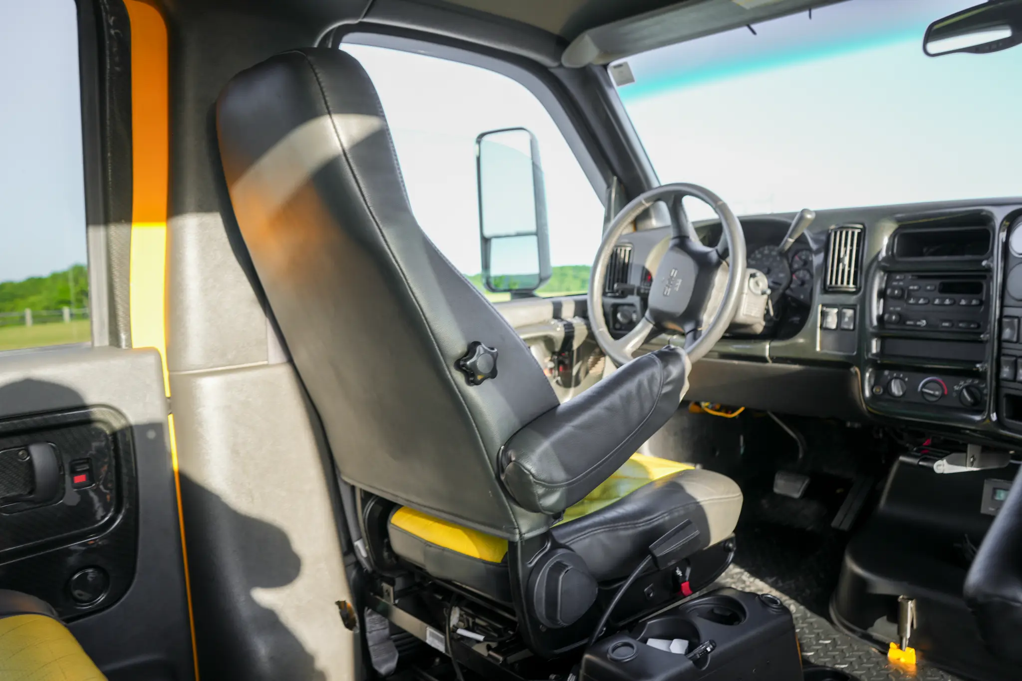 Driver seat and cabin